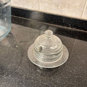 Lote de 11 Artículos de Vidrio: Bowl, Fuente, Azucarero y Pocillos - imagen 3
