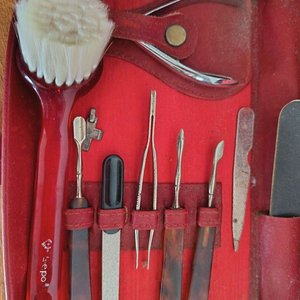 Set de Manicura Antiguo Completo en Estuche Rojo - imagen 6