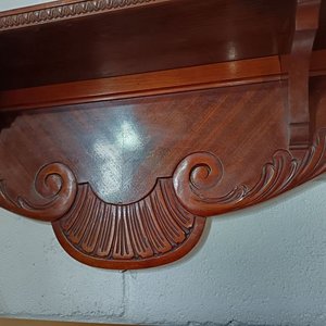 Repisa Antigua de Madera Maciza con Detalles Tallados - imagen 2