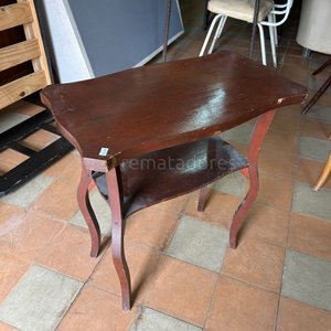 Lote anterior: Mesa Auxiliar Antigua de Madera Oscura con Estante Inferior