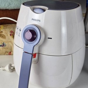 Conjunto de Freidora Philips, Silla de Playa Plegable y Colchas Variadas - imagen 3