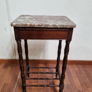 Lote siguiente: Mesa Auxiliar Antigua Estilo Clásico con Tapa de Mármol y Cajón