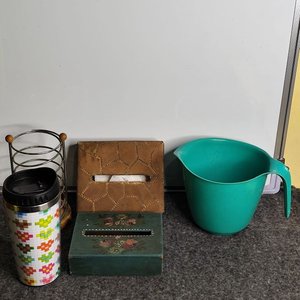 Set de Cocina: Jarra Plástica Turquesa, Termo Estampado y Cubertero Metálico - imagen 1