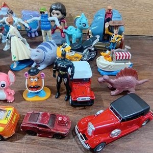 Lote de Juguetes Coleccionables McDonald's y Personajes Varios - imagen 11