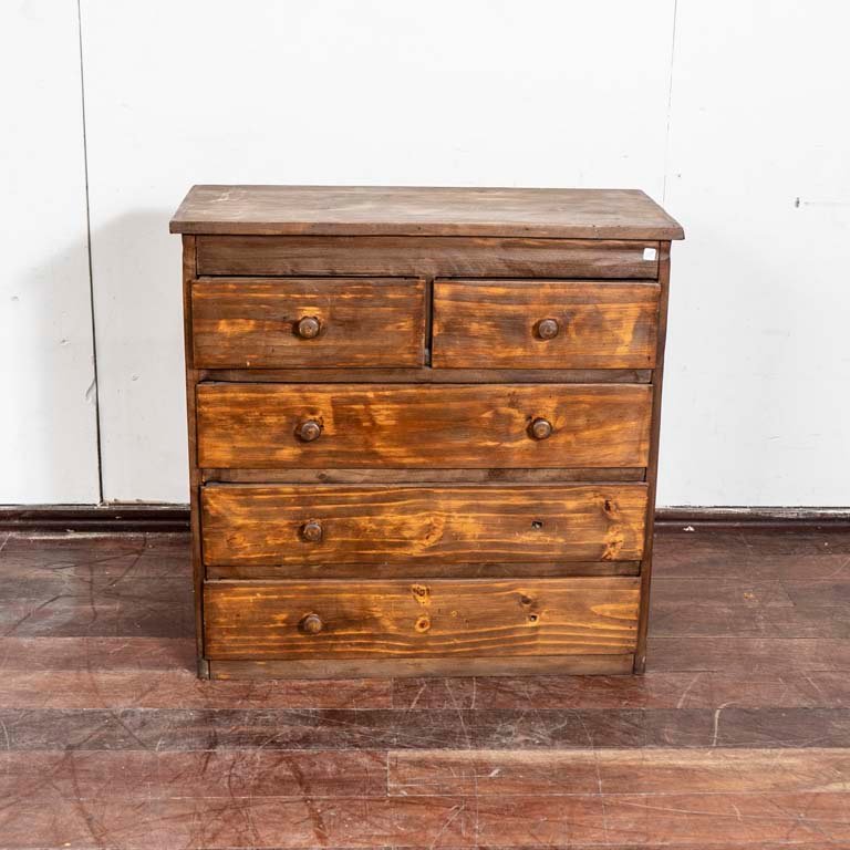 Lote anterior: Comoda de madera con detalles en lustre y tiradores faltantes