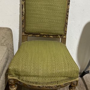 Lote anterior: Sitial de Estilo Luis XV Tapizado en Verde