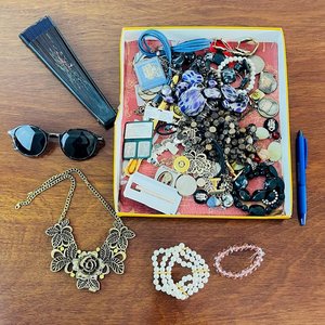Lote de Bijouterie: Abanico, Lentes, Collares, Pulseras y Más - imagen 2