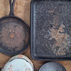 Set de Cocina: Dos Sartenes de Hierro, Fuente para Horno y Olla - imagen 4