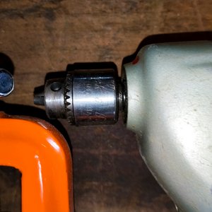 Taladro Black & Decker y Morsa Naranja - imagen 6