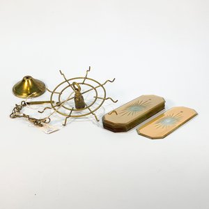 Lote siguiente: Colgante de Bronce con Ocho Plaquetas de Vidrio Rectangulares Grabadas