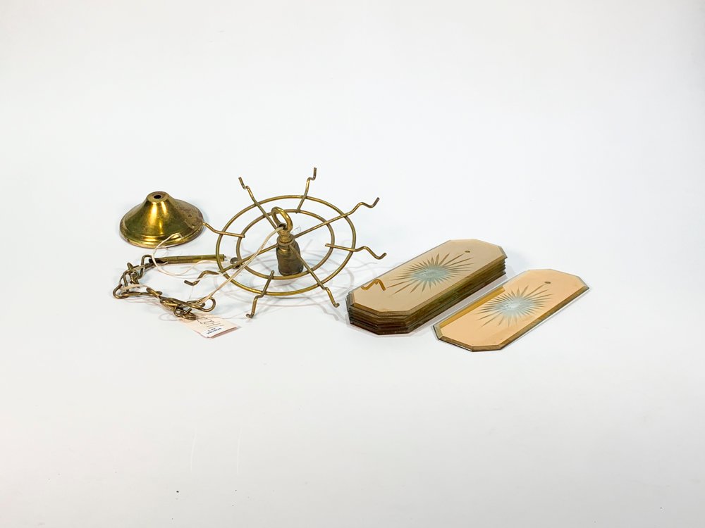 Colgante de Bronce con Ocho Plaquetas de Vidrio Rectangulares Grabadas