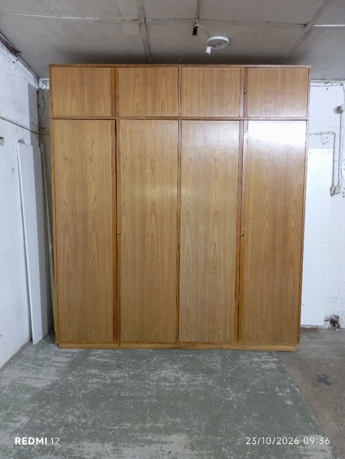 Placard de Dormitorio con 8 Puertas y Alzada Desmontable