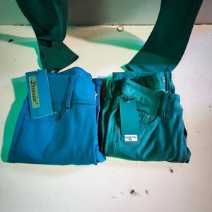 Pantalones de Gabardina para Dama en Talles L, M y 40 - imagen 3