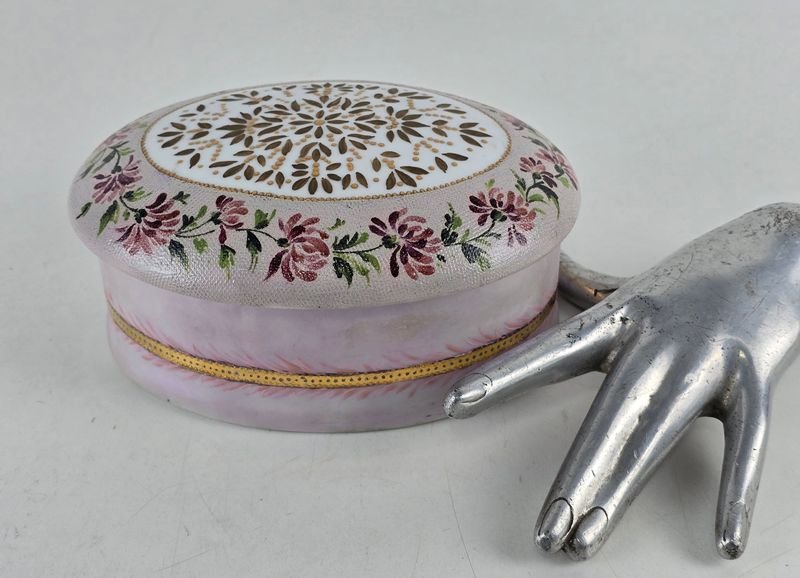 Joyero Ovalado de Porcelana Pintado a Mano Guibernau