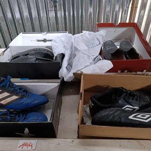 Lote siguiente: 4 Pares de Calzado Deportivo y Formal