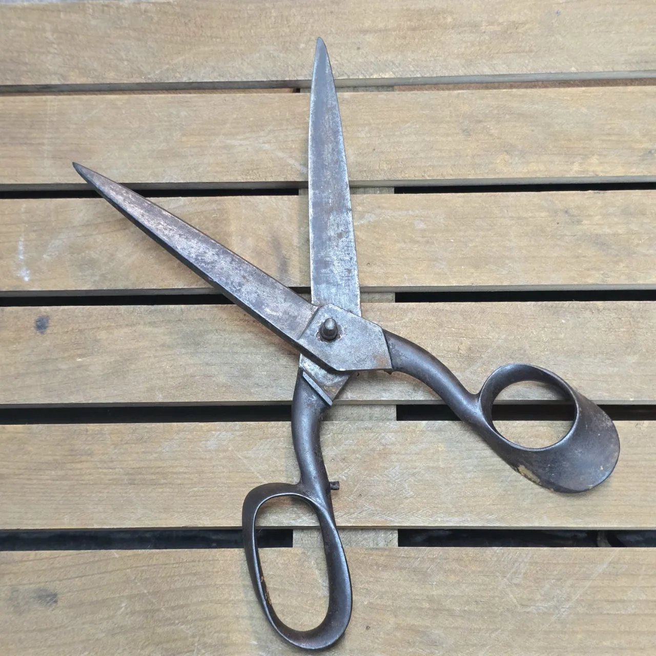 Tijeras de Corte Vintage con Manija Redonda