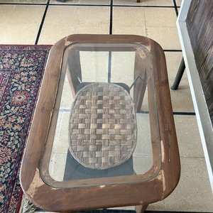 Mesa de Centro de Madera con Tapa de Vidrio y Bandeja Tejida - imagen 9