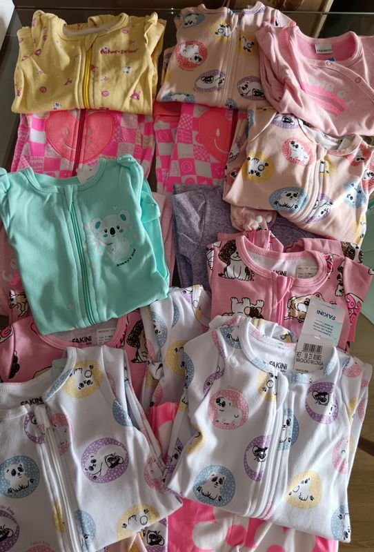 Lote siguiente: Ropa para bebés y accesorios de cuidado