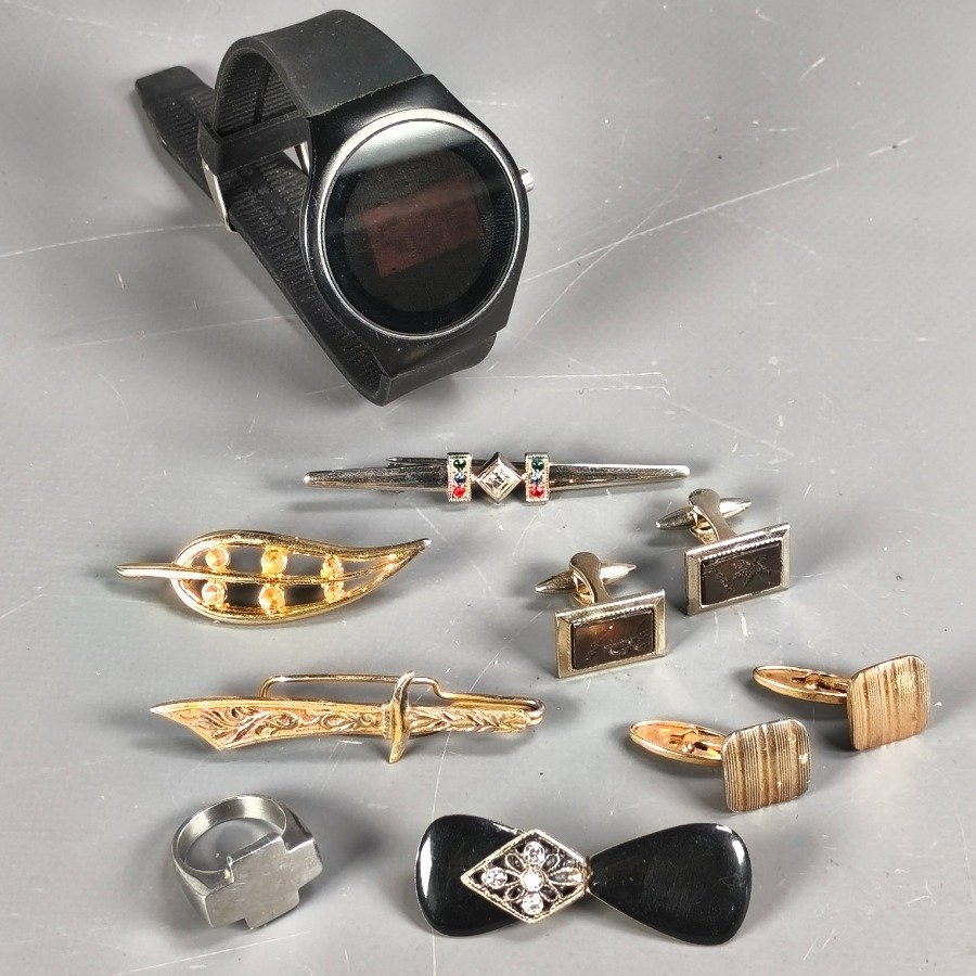 Item 16390 - Image 0