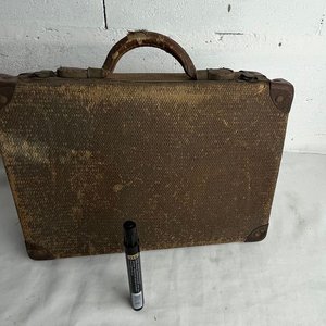 Valija Antigua de Viaje Marrón con Detalles de Cuero - imagen 3
