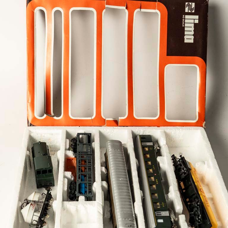 Juego de tren Lima compuesto por Locomotora con 5 vagones