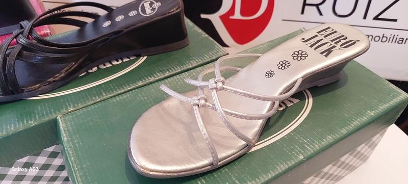 Zapatos de tacón alto en negro y plata - imagen 3