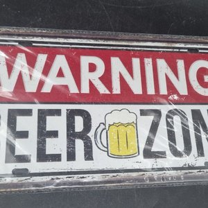 Chapa Decorativa "Warning Beer Zone" 30x15 cm - imagen 1