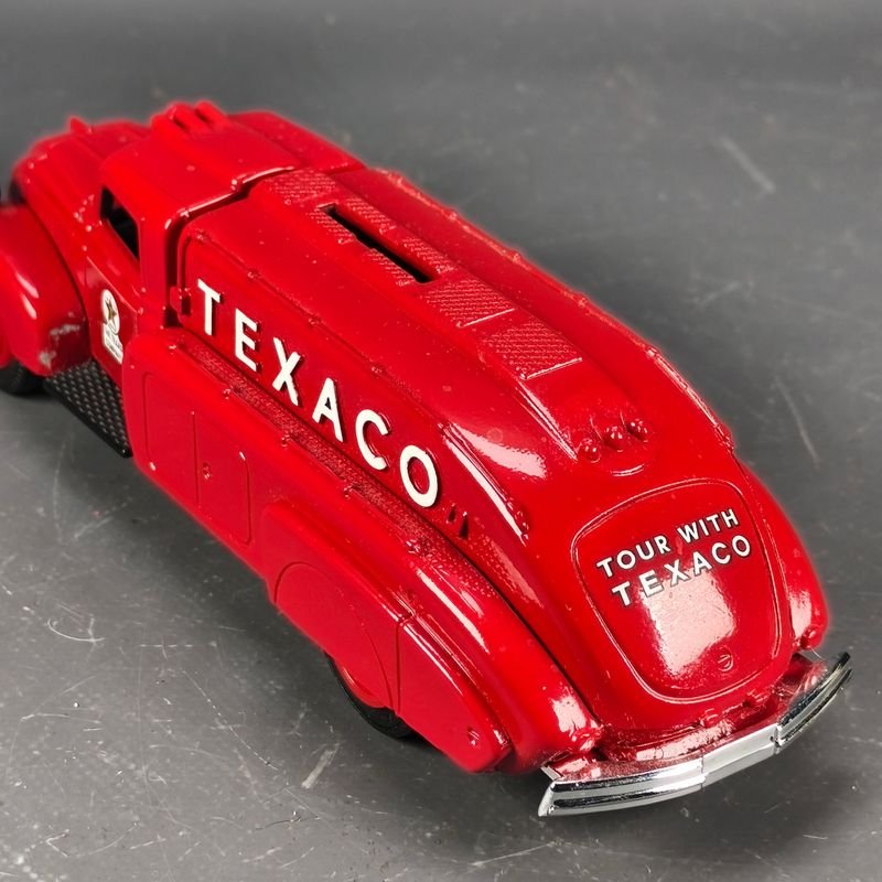Camión de bomberos con logotipo de Texaco, caja coleccionista y detalles metálicos - imagen 6