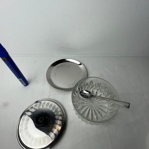 Azucarero de Vidrio Prensado con Tapa y Bandeja Metálica - imagen 7