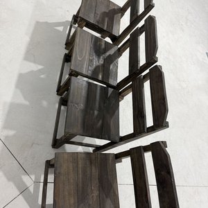 Juego de Mesa Rústica Rectangular con 4 Sillas de Madera Oscura - imagen 6
