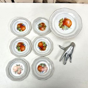 Lote anterior: Juego de 7 Platos Decorativos de Porcelana con Motivo Frutal y Bordes Calados