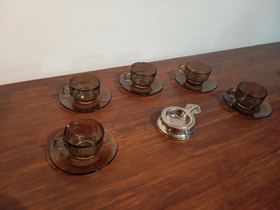Tazas y colador de té en excelentes condiciones - imagen 3