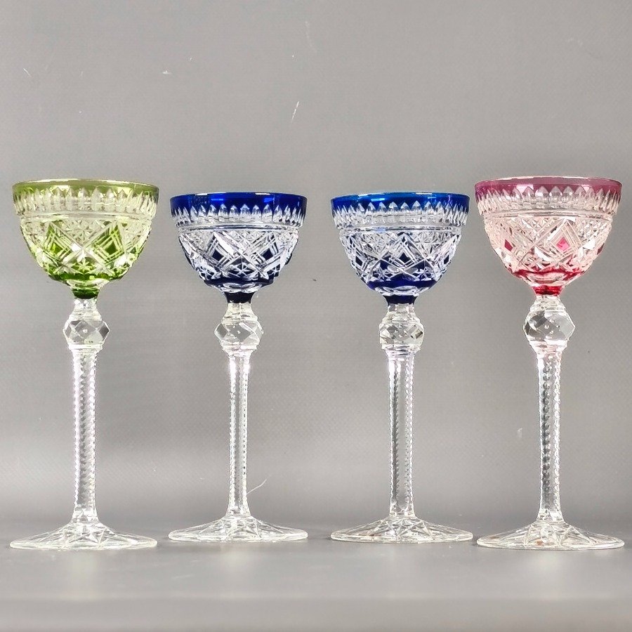 Cuatro copas de cristal Baccarat talladas y en diferentes colores - imagen 2