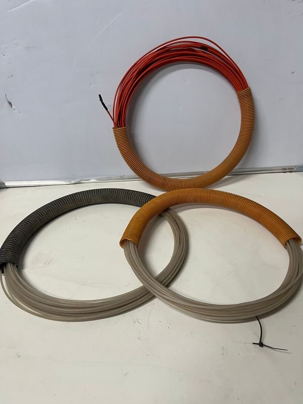 3 Guías Pasacables de Plástico y Metal - imagen 1