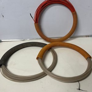 Lote siguiente: 3 Guías Pasacables de Plástico y Metal