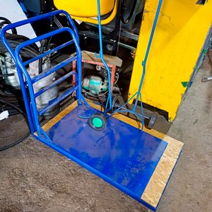 Carros de Carga Azules y Carros Tipo Zorra (2 con Ruedas, 2 sin) - imagen 2