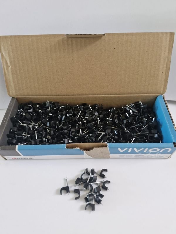 Lote siguiente: Cajas de Grampas con Accesorios