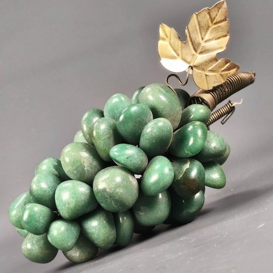 Dos racimos de uvas en piedras naturales, cuarzo verde y cuarzo rosa - imagen 6