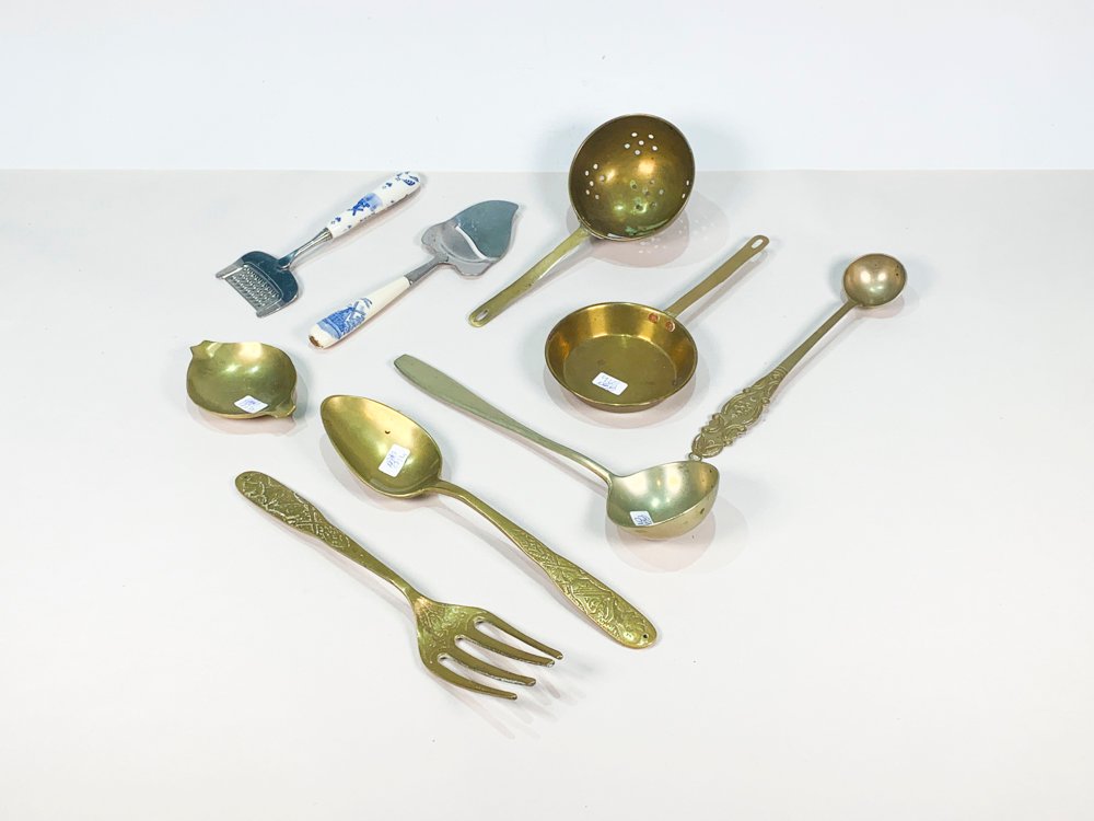 Utensilios de cocina en oro y plata