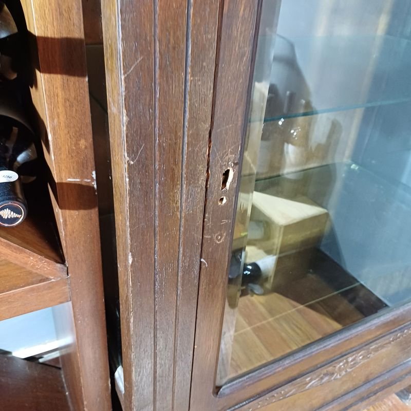 Vitrina antigua en roble con vidrio viselado y estantes - imagen 3
