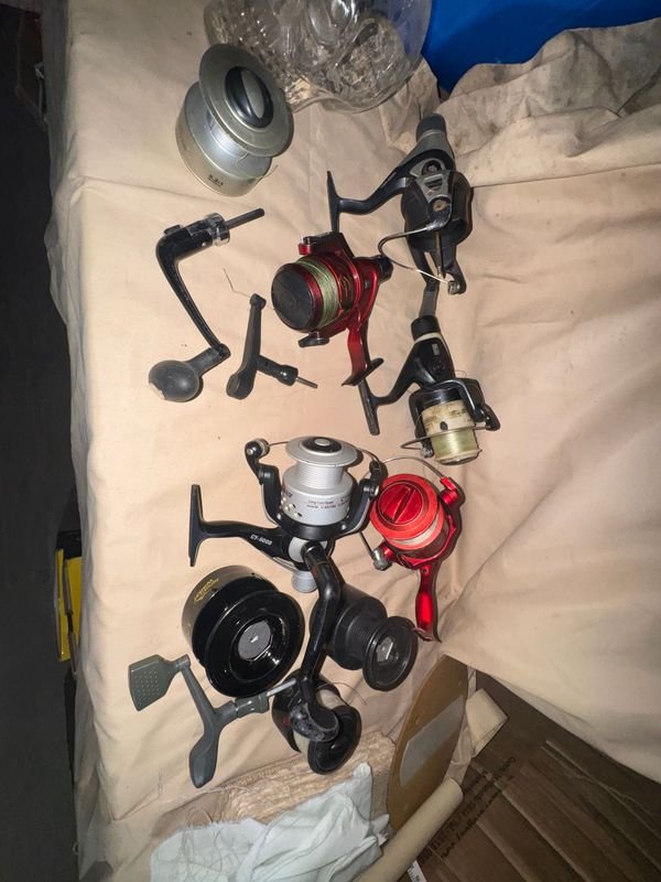 Conjunto de 5 Carreteles de Pesca con Piezas Adicionales