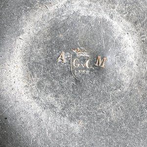 Bandeja y Centro de Mesa de Peltre con Asas y Grabados - imagen 6