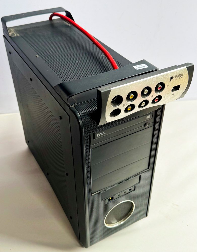 Lote siguiente: Computadora con capturadora y accesorios