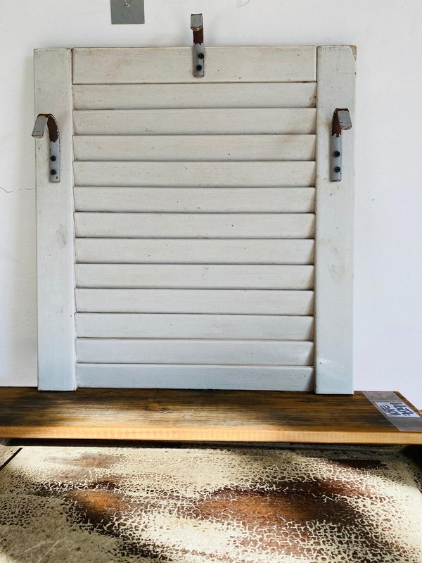 Perchero rústico y mesa ratona en madera para decorar tu hogar - imagen 2