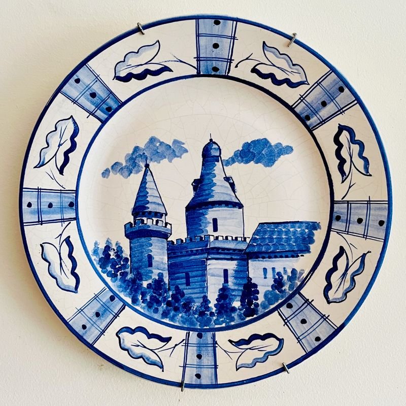 Par de Platos Decorativos con Castillos Medievales Pintados a Mano