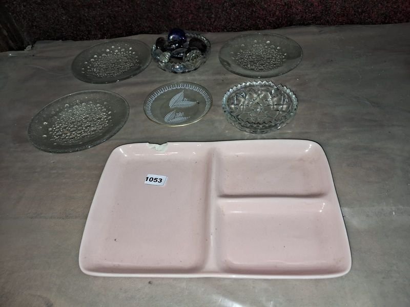 Lote siguiente: Lotes de platos de vidrio y accesorios para mesa