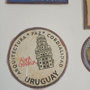 Lote de 8 Chapas Vintage: Montevideo, Uruguay, Coffee, Hot Dog, Pirelli y Warsteiner - imagen 5