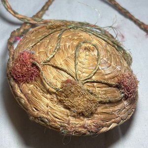Lote de Adornos y Cajas Antiguas: Bicicletas de Hierro, Ceniceros y Estuches Decorativos - imagen 13