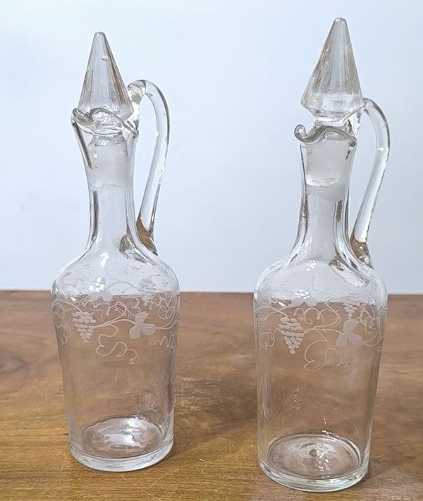 Set de aceitera y vinagrera de vidrio labrado - imagen 3