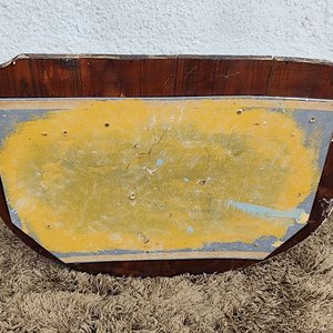 Cabeza de Jabalí Taxidermizada con Colmillos sobre Placa de Madera - imagen 18